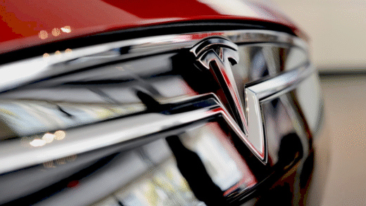 Новий автомобіль Tesla з системою FSD