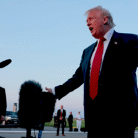Трамп на прес-конференції про мікросхеми