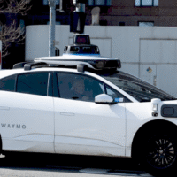 Безпілотні автомобілі Waymo на вулицях Нью-Йорка