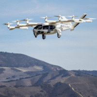 eVTOL літак в небі