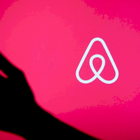 Заборона вечірок Airbnb на Хеллоуїн