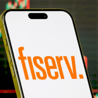Fiserv акції падають на 44%