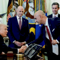 Ілон Маск під час прес-конференції