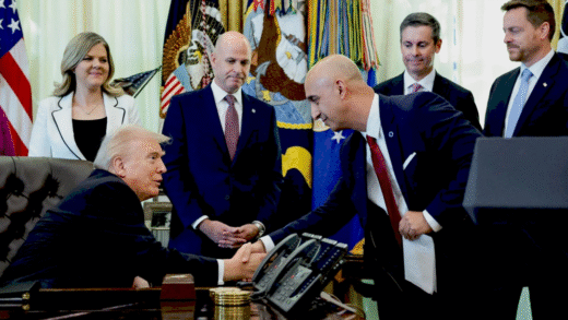 Ілон Маск під час прес-конференції