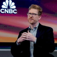 Студенти MBA в класі, обговорюють штучний інтелект