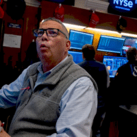 Контраст між індексами Dow Jones та Nasdaq