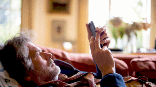 Старий смартфон, що затримується з оновленням