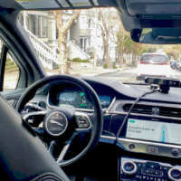 Waymo безпілотне таксі на дорозі