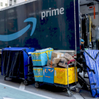 Логотип Amazon з новинами