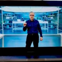 Джоні Сруджі, керівник апаратних технологій Apple