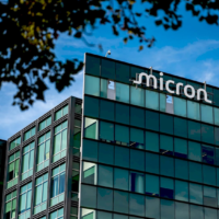 Зображення чіпів пам'яті Micron Technology для штучного інтелекту