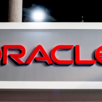 Зниження акцій Oracle на 4%