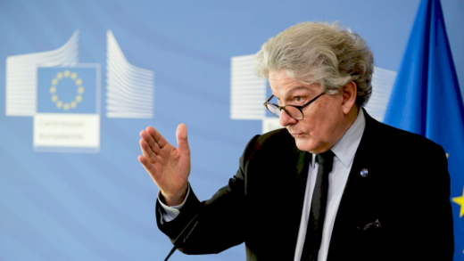 Тьєррі Бретон під час прес-конференції