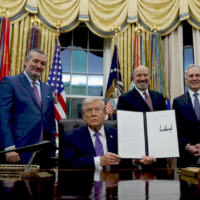 Президент Трамп підписує указ про регулювання штучного інтелекту