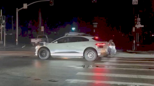 Безпілотні автомобілі Waymo на вулицях